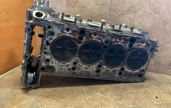Mercedes-Benz C W204 Engine head R651018