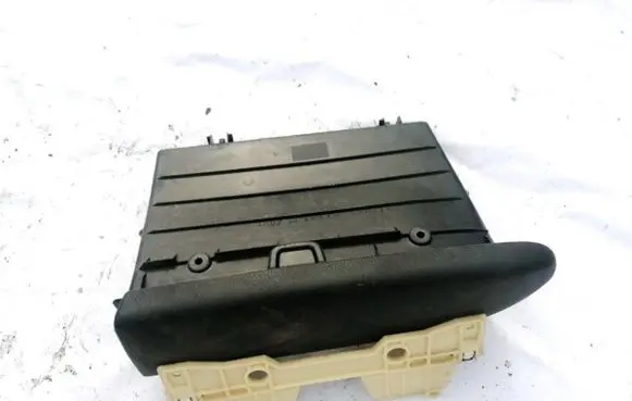 Mazda Xedos 9 Glove box T002684M8