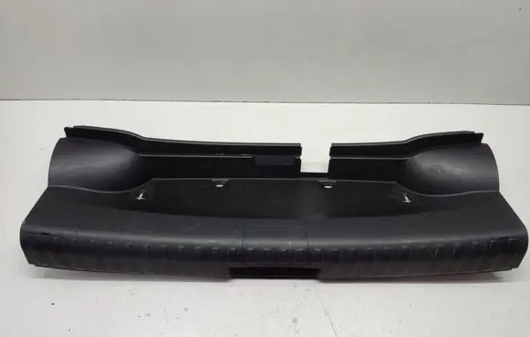 Trunk/boot sill cover protection