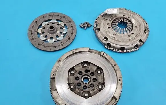 Renault Master III Dual mass flywheel 302054176R IMPRK1522473
