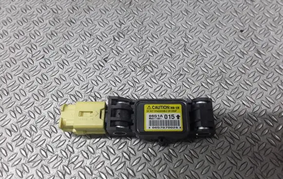 Mitsubishi Grandis Airbag deployment crash/impact sensor 8651A015