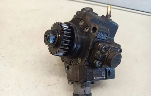 Nissan Qashqai+2 Fuel injection high pressure pump 0445010250 10002398150 167002972R