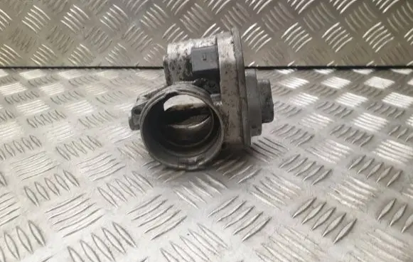 Volkswagen Touran I Throttle valve 038128063G