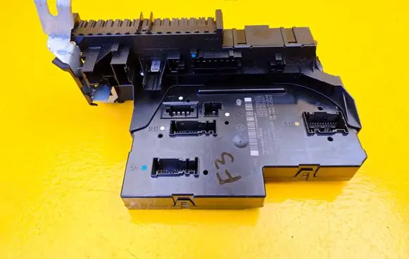 Mercedes-Benz E W212 SAM control unit 2129004122 5DK01102346