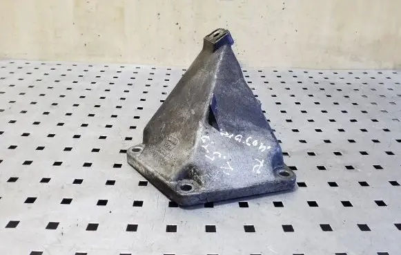 Audi A6 S6 C5 4B Engine mounting bracket 4B0199307C