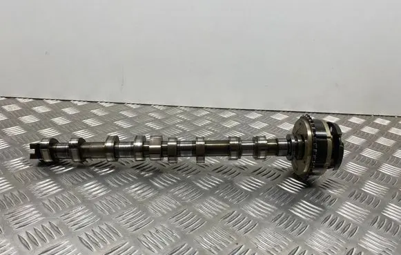 BMW 3 E90 E91 Camshaft 7563364 7540348 7540442