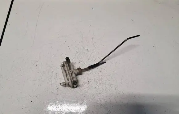 Volkswagen PASSAT B4 Central locking vacuum pump 3A9862159A