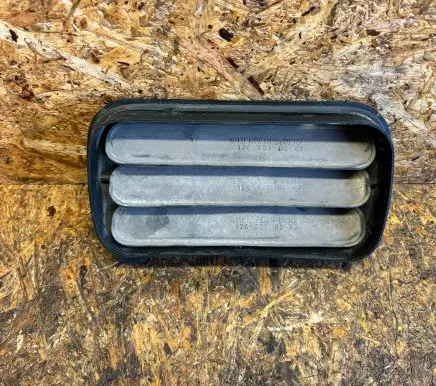 Mercedes-Benz E W124 Quarter panel pressure vent 1248370242