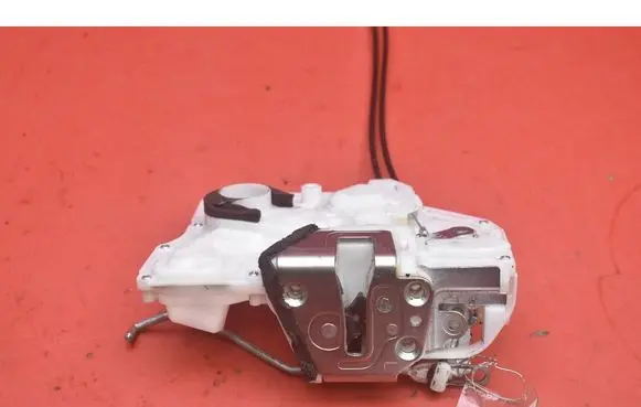 Suzuki SX4 Front door lock 82202-79J33