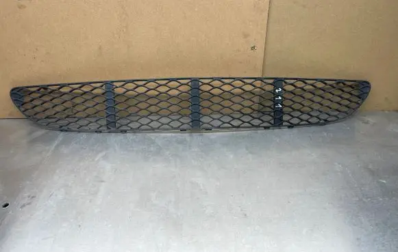 Mercedes-Benz E W211 Front bumper lower grill 2118850053 A2118850053
