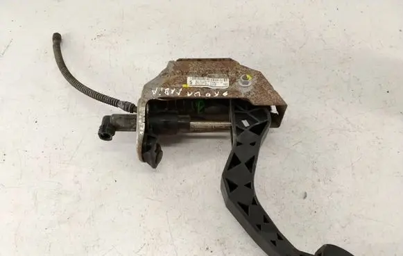 Skoda Fabia Mk2 (5J) Clutch pedal 6Q1721059AH 6Q0721388D
