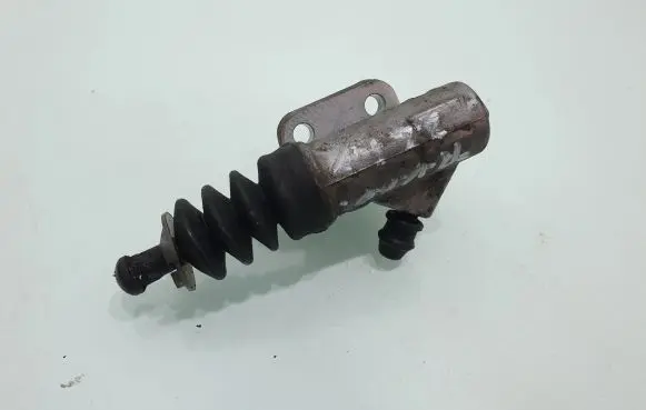 Honda FR-V Clutch master cylinder