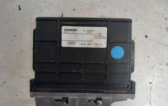 Volkswagen PASSAT B5 Gearbox control unit/module 01n927733