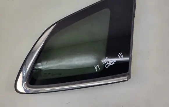 KIA Carens III Rear side window