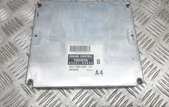 Toyota Avensis T250 Engine control unit/module 1758008292