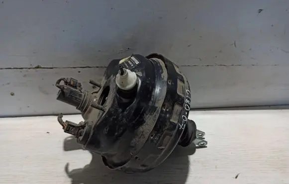 Mercedes-Benz C W203 Brake booster A0054304730 00269910G20