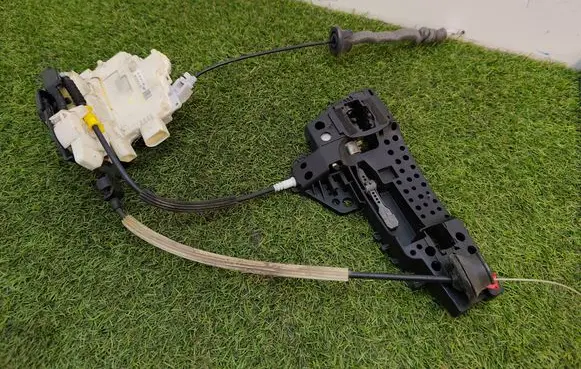 Audi A8 S8 D4 4H Front door lock 4H1837016E