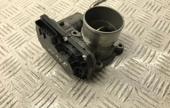 Toyota Avensis T270 Throttle valve 261000R020 1H2300601