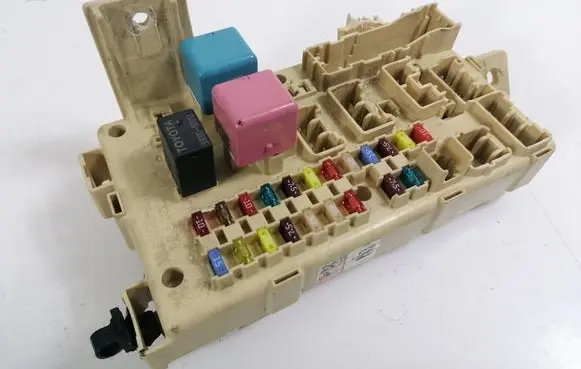 Toyota Avensis T250 Fuse box set 8264105030