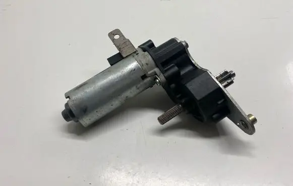 BMW X3 E83 Seat adjustment motor 0130002619