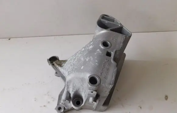 Volkswagen Caddy Engine mounting bracket 04C199207AD