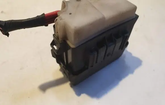 Toyota Corolla Verso E121 Fuse module