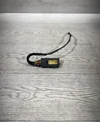 BMW 5 G30 G31 G38 Aerial antenna amplifier 8735982 21889810 50110364