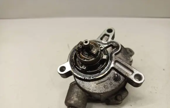 Volvo XC90 Vacuum pump 08699237