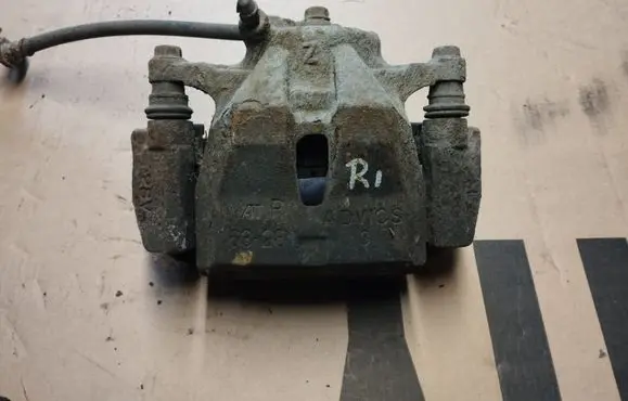Toyota RAV 4 (XA30) Front brake caliper