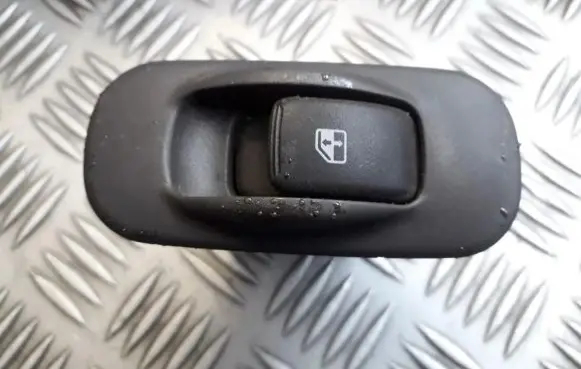 Mitsubishi Galant Electric window control switch MB962804 C8D-D101M-A1