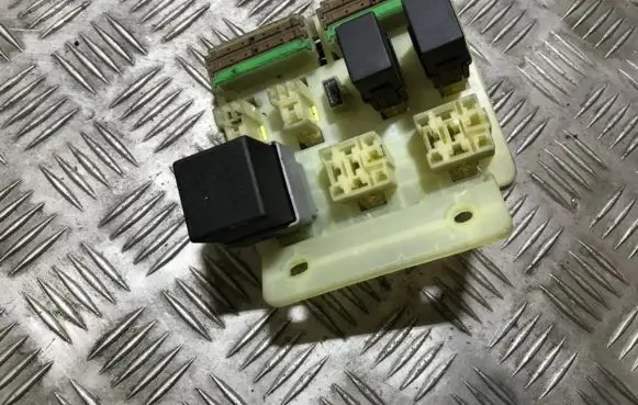 Mitsubishi Carisma Fuse box set