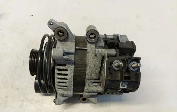 Volvo XC40 Generator/alternator 32301041