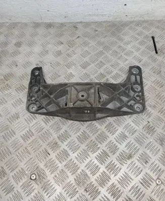 BMW 5 E60 E61 Gearbox mounting bracket 6761106