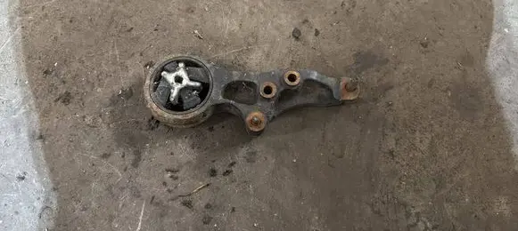 Volvo C70 Engine mount bracket 31262165
