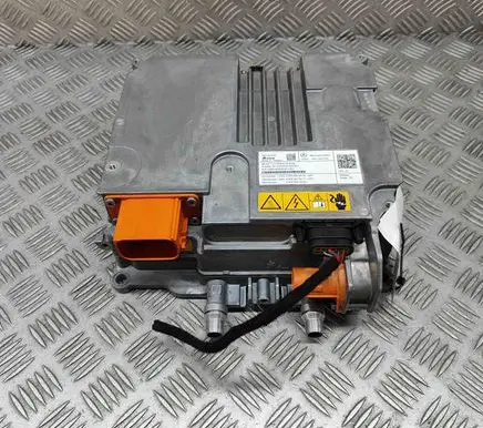 Voltage converter inverter