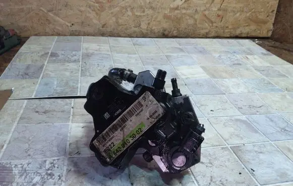 Jeep Grand Cherokee (WK) Fuel injection high pressure pump A6420105002