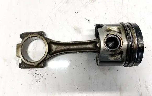 Skoda Octavia Mk2 (1Z) Piston with connecting rod 0386DE