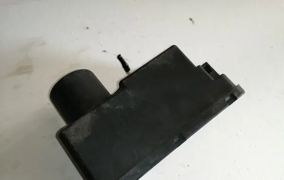 Volkswagen Golf III Central locking vacuum pump 1H0962257G