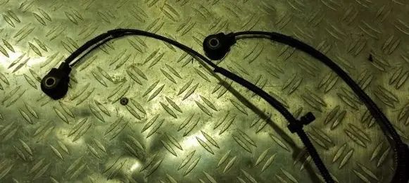 Volvo S70 V70 V70 XC Detonation knock sensor 0261231121 1270492