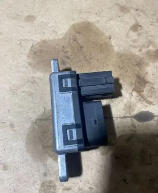 Volvo XC60 Glow plug pre-heat relay 32202461