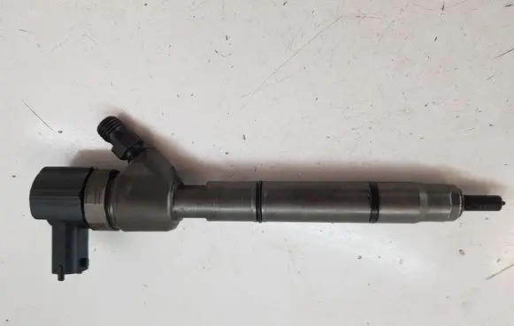 Hyundai i40 Fuel injector 0445110411