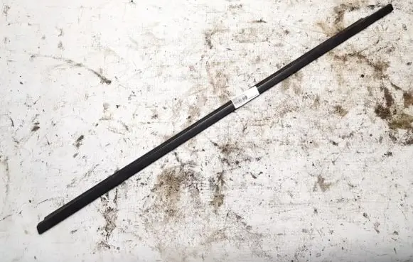 Seat Alhambra (Mk1) Front door glass trim molding 