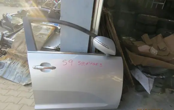KIA Sportage Front door