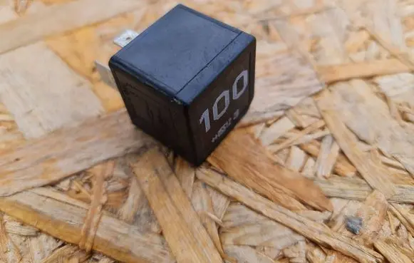 Volkswagen PASSAT B6 Other relay 7M0951253A V23136J6X45