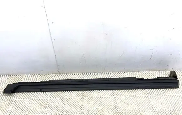 Toyota Yaris Cross Front sill (body part) 