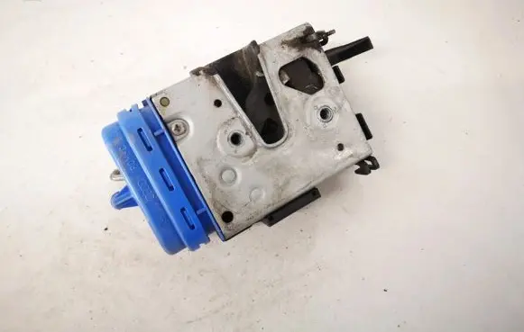 Audi A4 S4 B5 8D Front door lock 8d0839015a