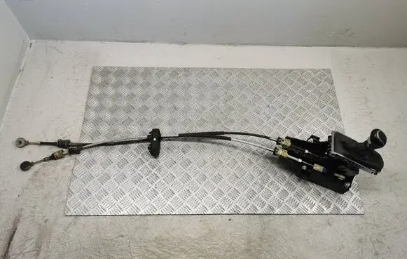 Opel Astra J Gear shifter/selector 8126201000