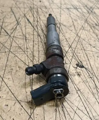 BMW X5 E53 Fuel injector 0445110131 7789661