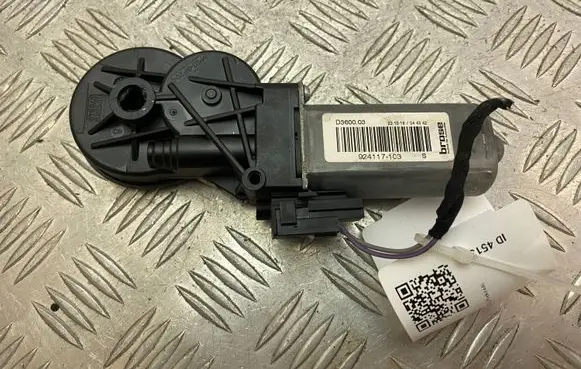 Land Rover Evoque II Seat adjustment motor 924117103