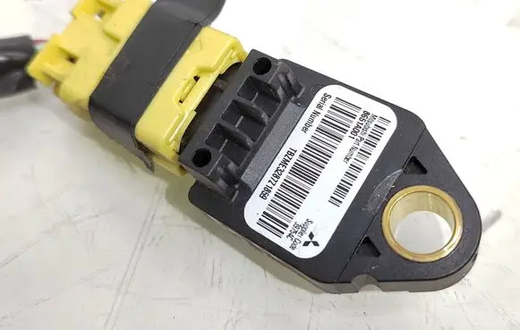 Mitsubishi Outlander Airbag deployment crash/impact sensor 8651A001